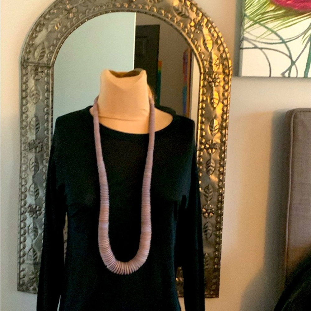 NECKLACE VINTAGE LARGE 90’S GRADUATED BEADS GETTING LARGER AT BOTTOM.